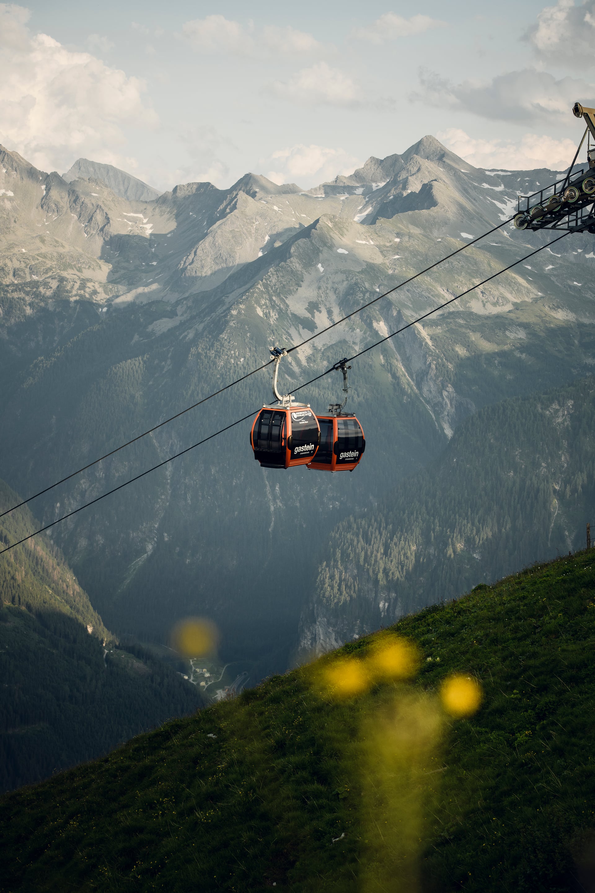 Ankommen in Bad Gastein – Blick auf den historischen Ortskern vor den Gipfeln