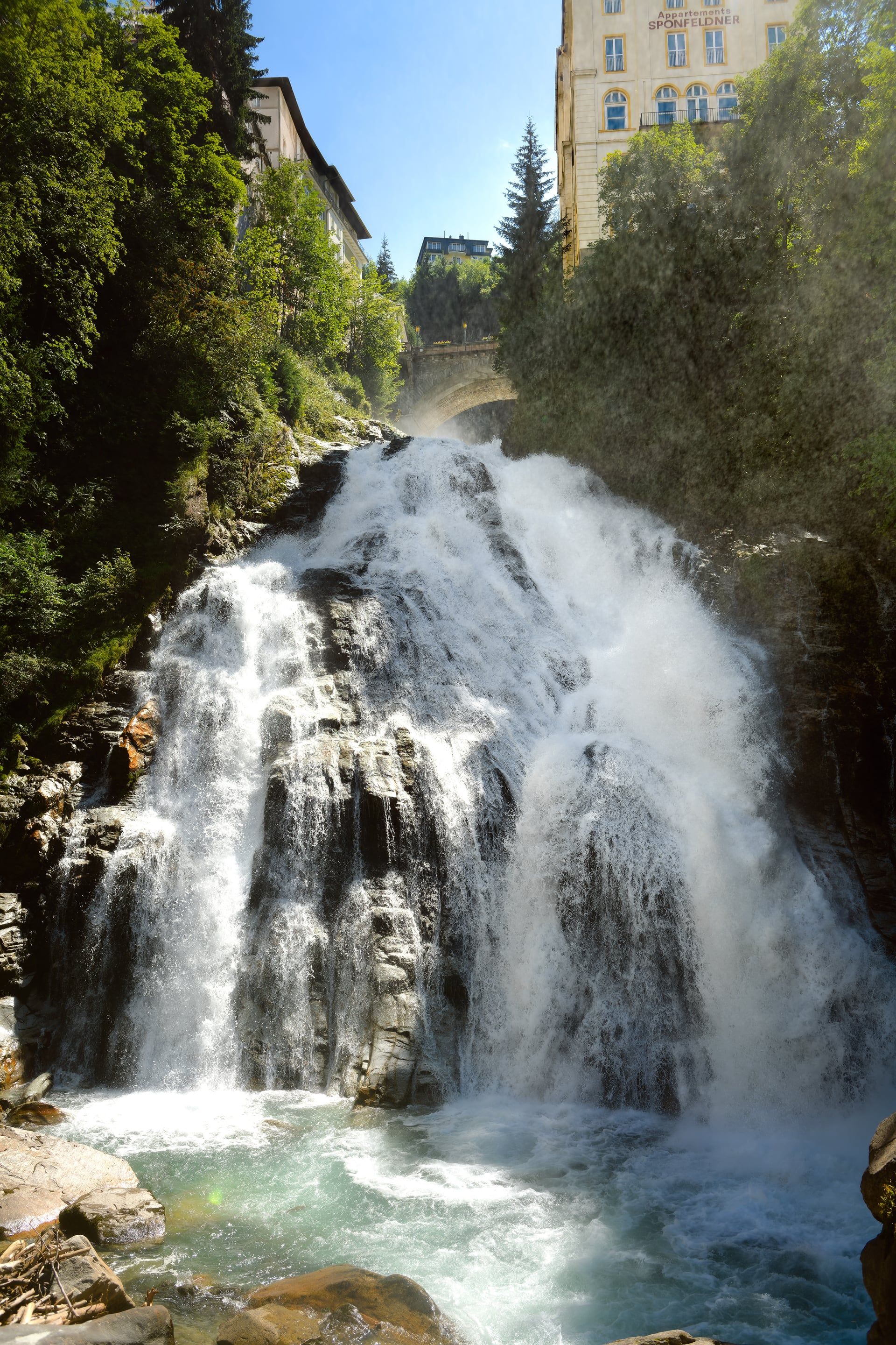 Der Gasteiner Wasserfall mitten im Ort